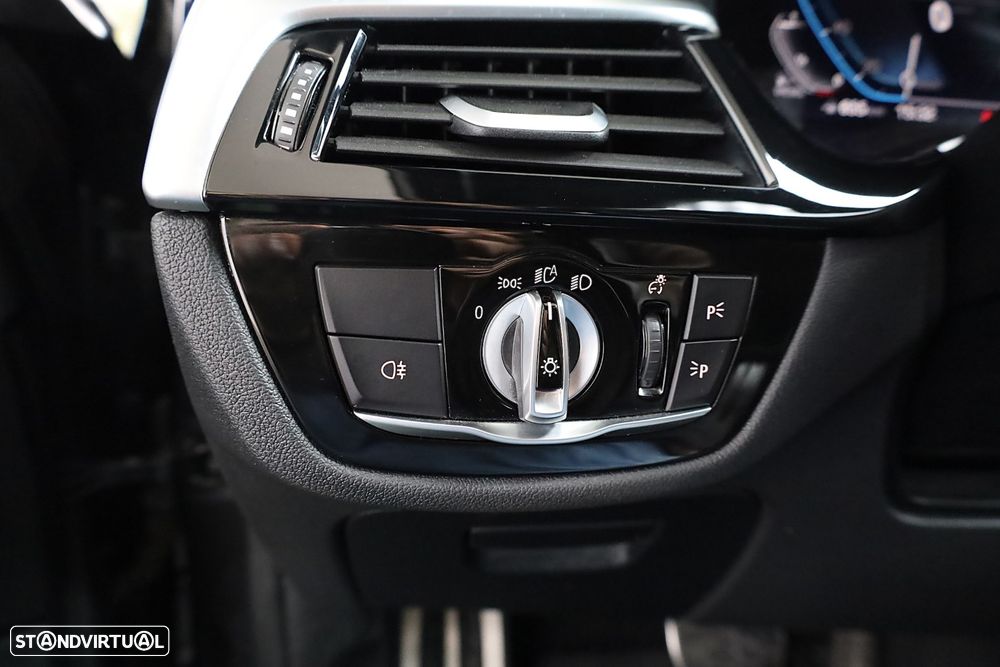 BMW 520 d Pack Desportivo M Auto - 42