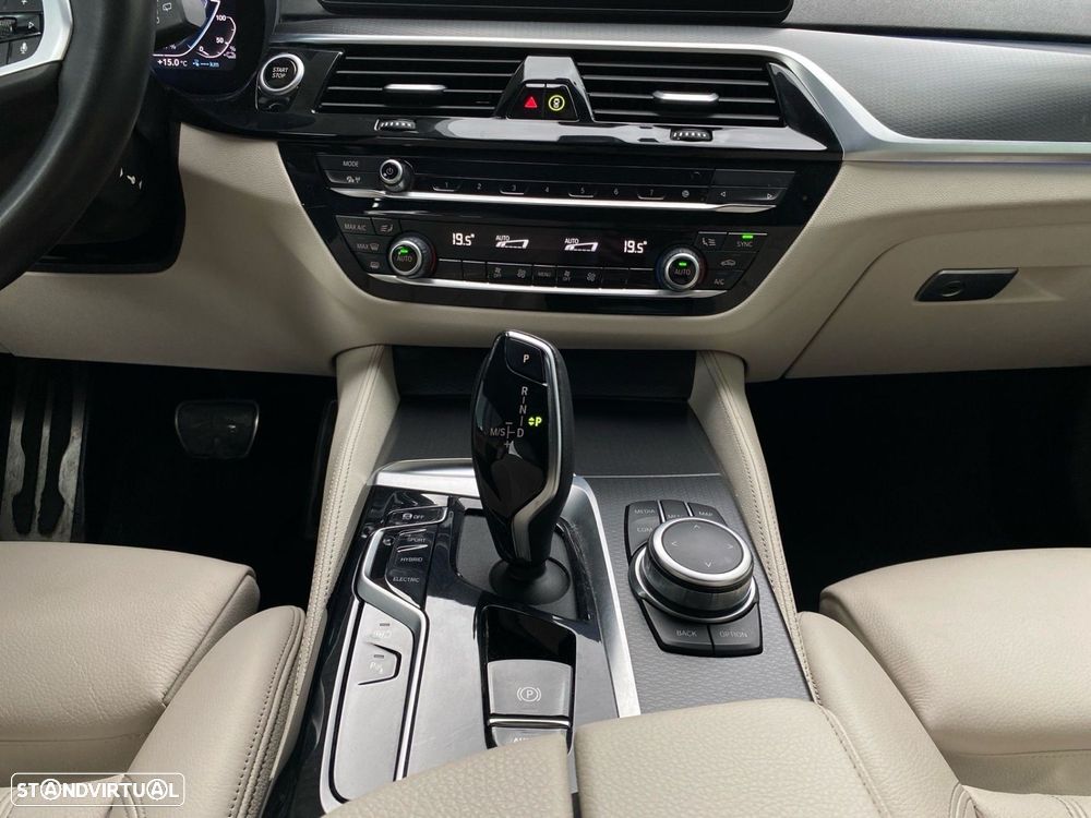 BMW 530 e Pack Desportivo M - 13