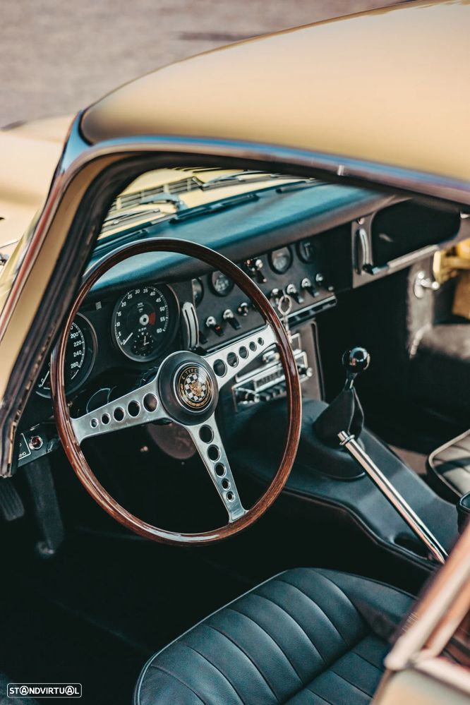 Jaguar E-Type - 11