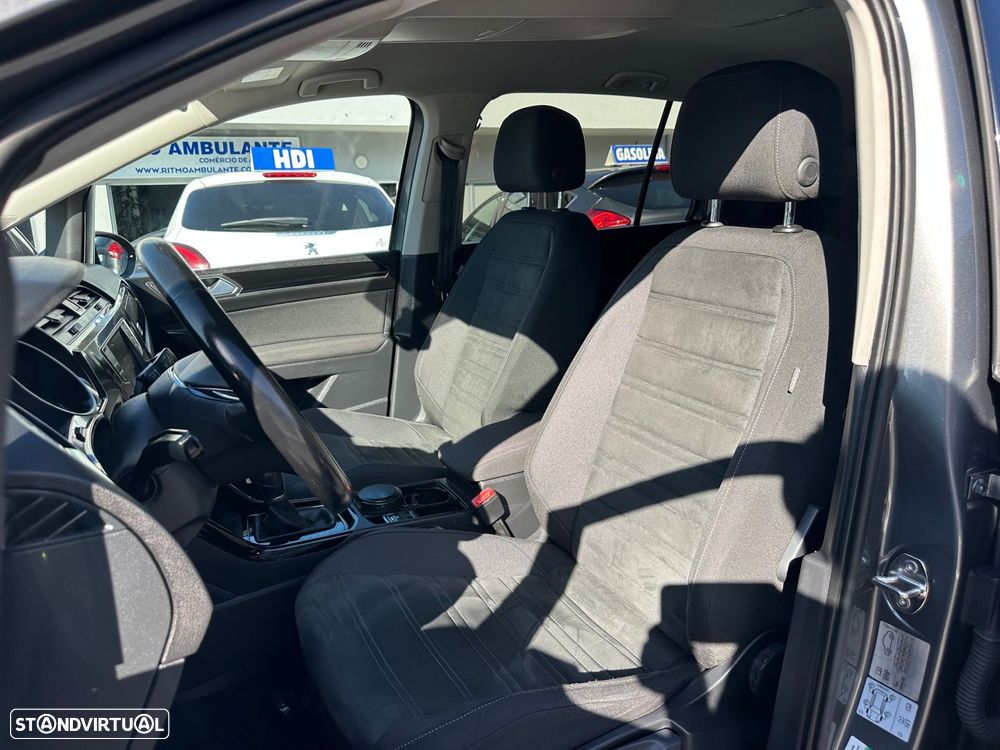 VW Touran 2.0 TDI Highline DSG - 25