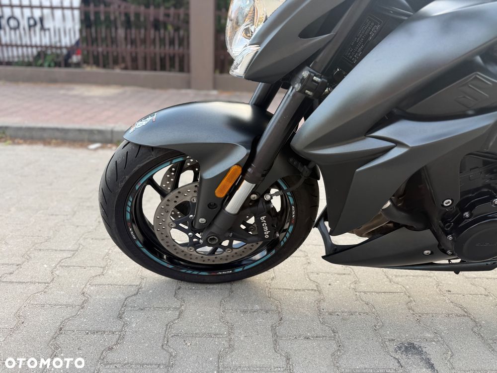Suzuki GSX - 21