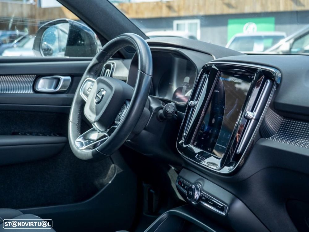Volvo XC 40 Recharge 78 kWh Twin Motor Core — fotografia 18