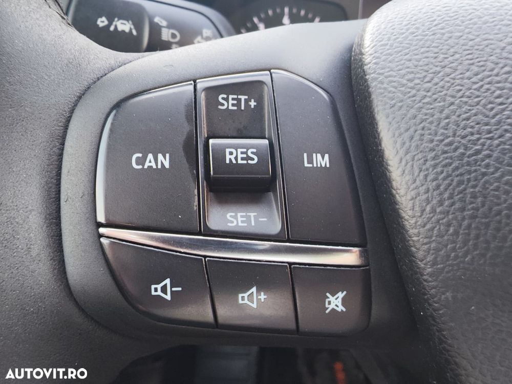 Ford Focus 1.0 EcoBoost Titanium - 24