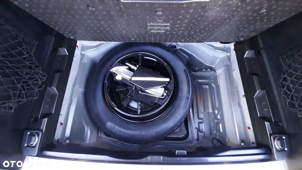 Mercedes-Benz Klasa C 180 CGI Automatik BlueEFFICIENCY Avantgarde - 39