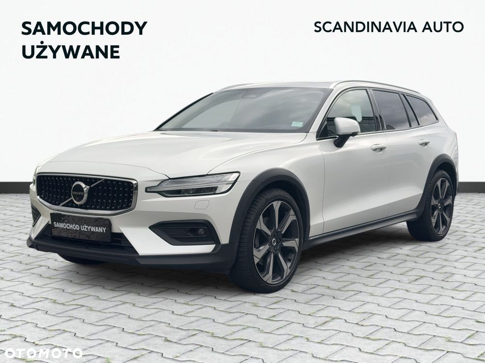 Volvo V60 Cross Country - 1