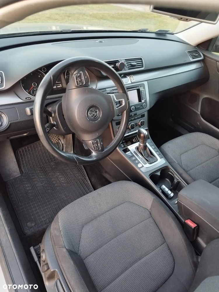 Volkswagen Passat 2.0 TDI Comfortline DSG - 8