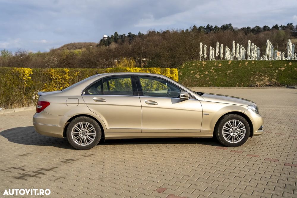 Mercedes-Benz C 250 CGI Automatik BlueEFFICIENCY Elegance - 9