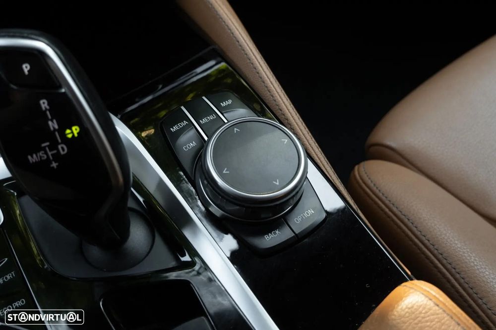 BMW 520 d Pack Desportivo M Auto - 26