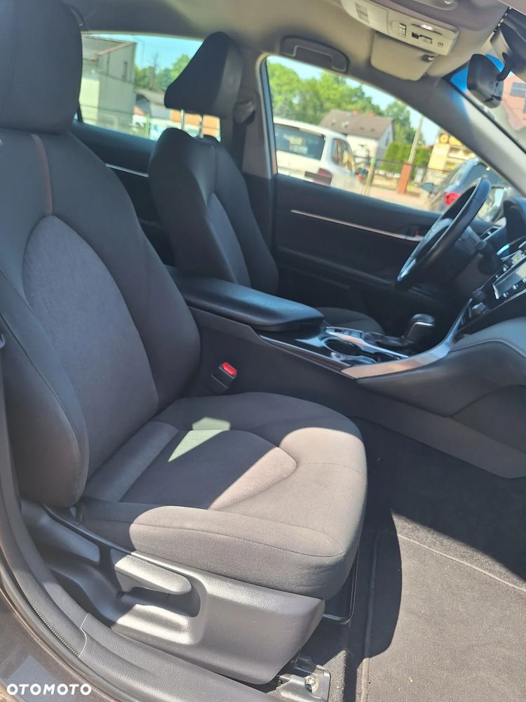 Toyota Camry 2.5 Hybrid Comfort CVT - 23