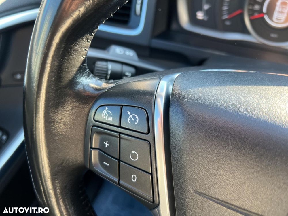 Volvo S60 D2 Momentum - 16