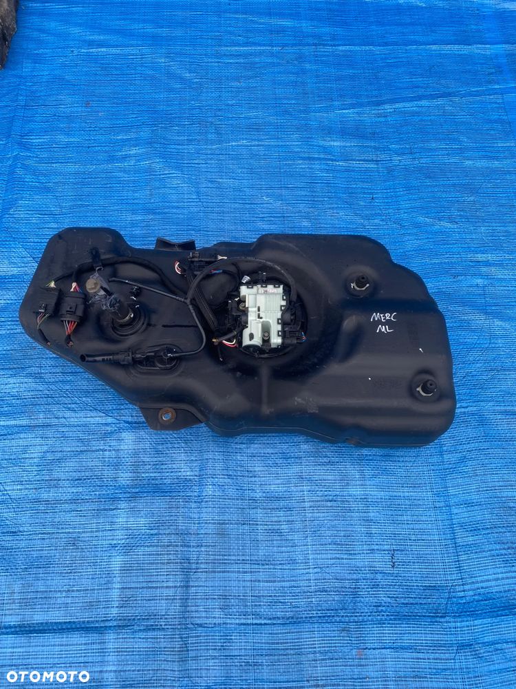 ZBIORNIK POMPA ADBLUE MERCEDES ML GL A166 W166 A1664703901 - 1