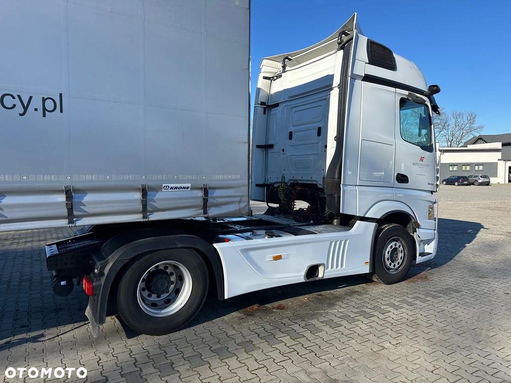 Mercedes-Benz 1845 - 6