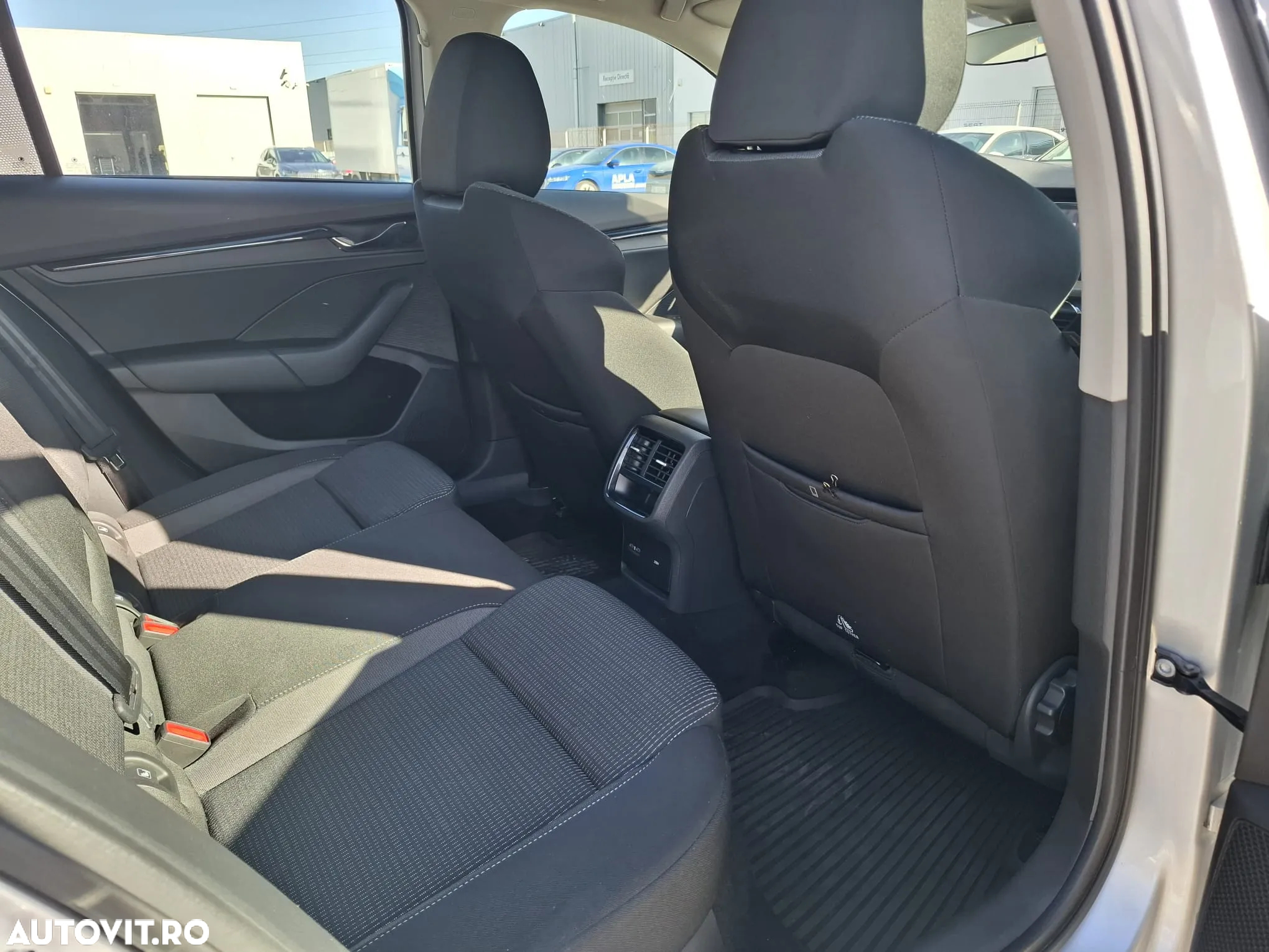 Skoda Octavia Combi 2.0 TDI DSG Style - 18