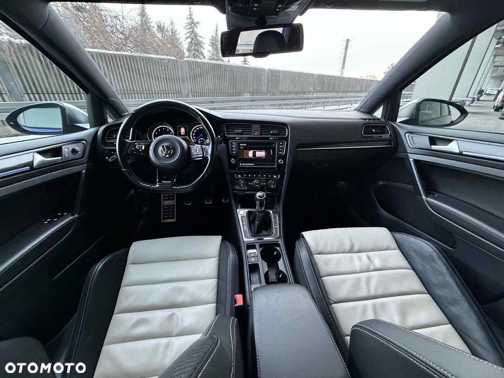 Volkswagen Golf - 6