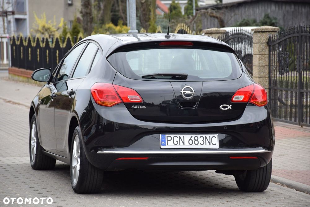 Opel Astra 1.6 Design Edition - 9