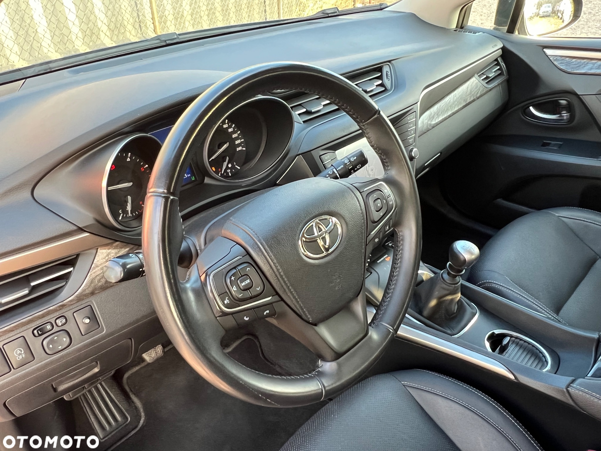 Toyota Avensis Touring Sports 2.0 D-4D Edition S+ - 24