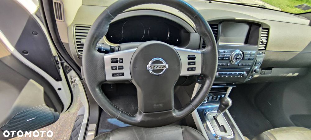 Nissan Pathfinder 2.5 DCi LE - 12