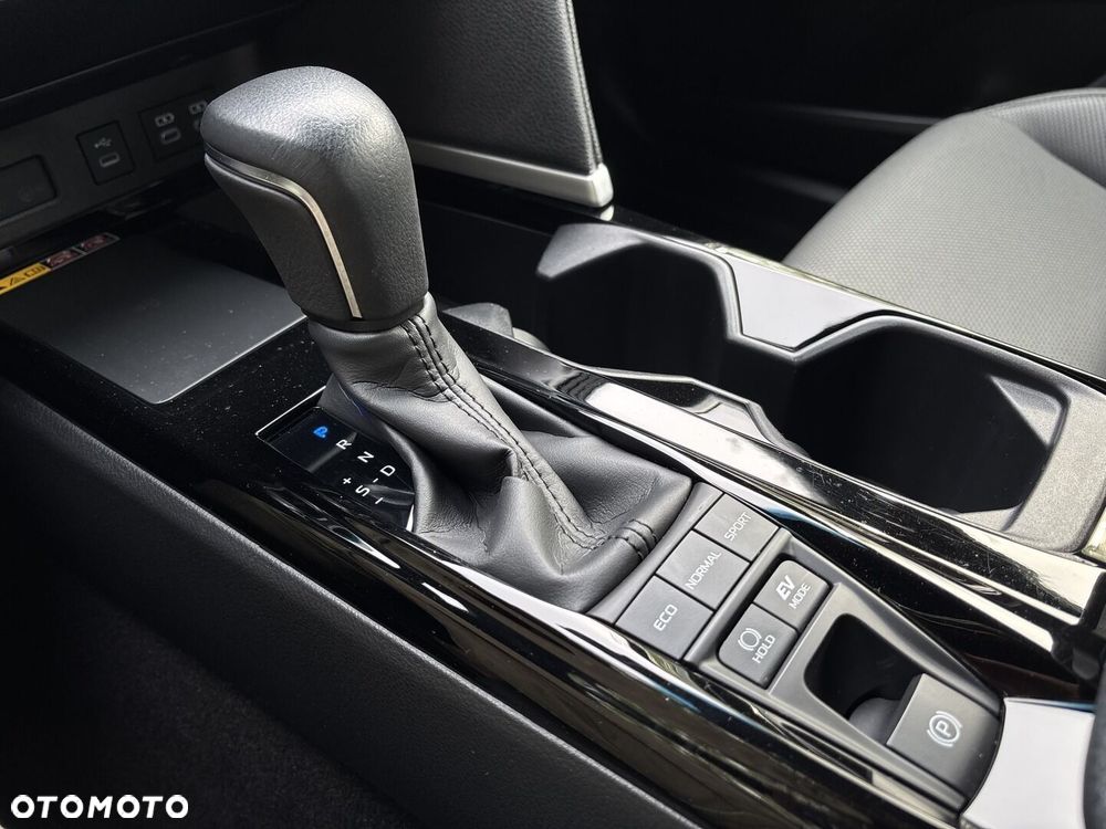 Toyota Camry - 28