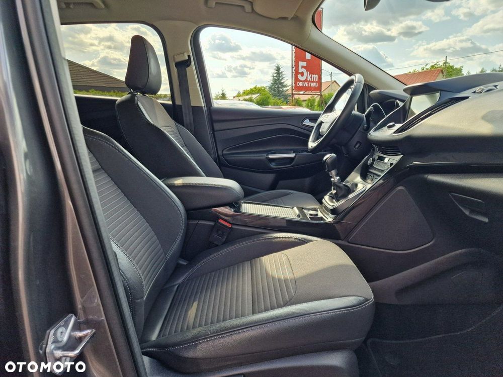 Ford Kuga 1.5 EcoBoost 2x4 Titanium - 24