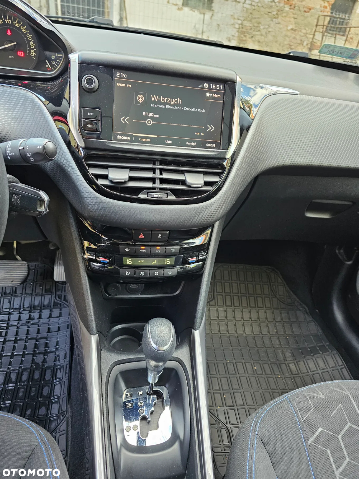 Peugeot 2008 1.2 Pure Tech Style S&S EAT6 - 10