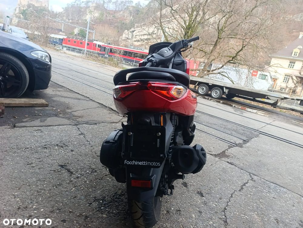 Yamaha NMAX - 11