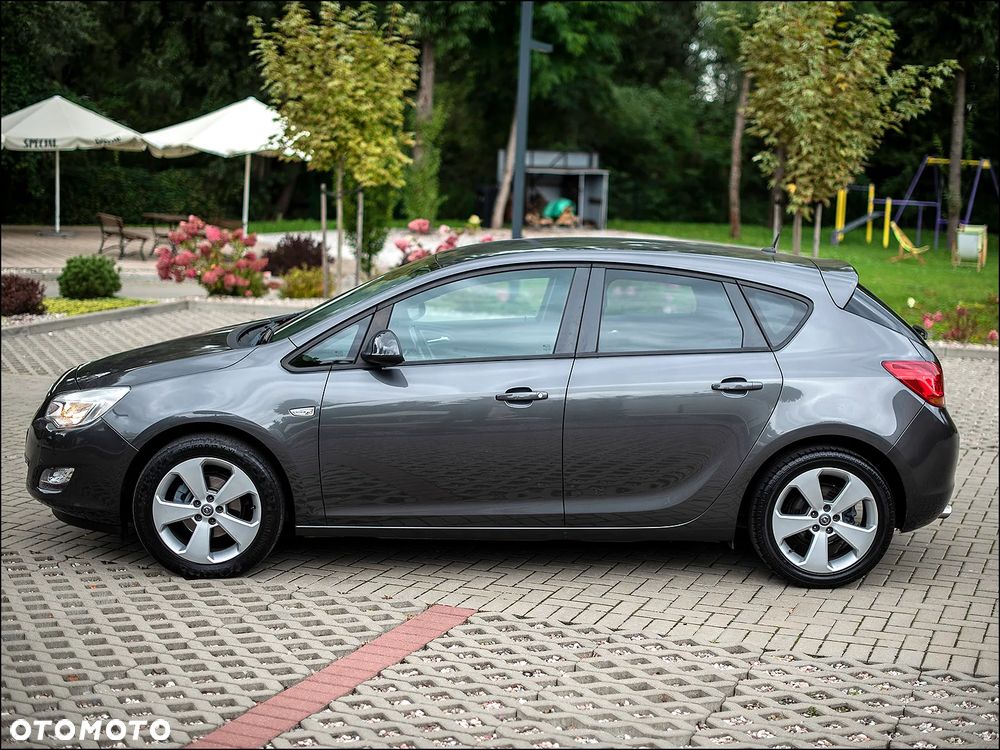 Opel Astra 2012 photo 5