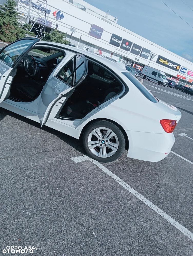 BMW Seria 3 320i Sport Line - 3