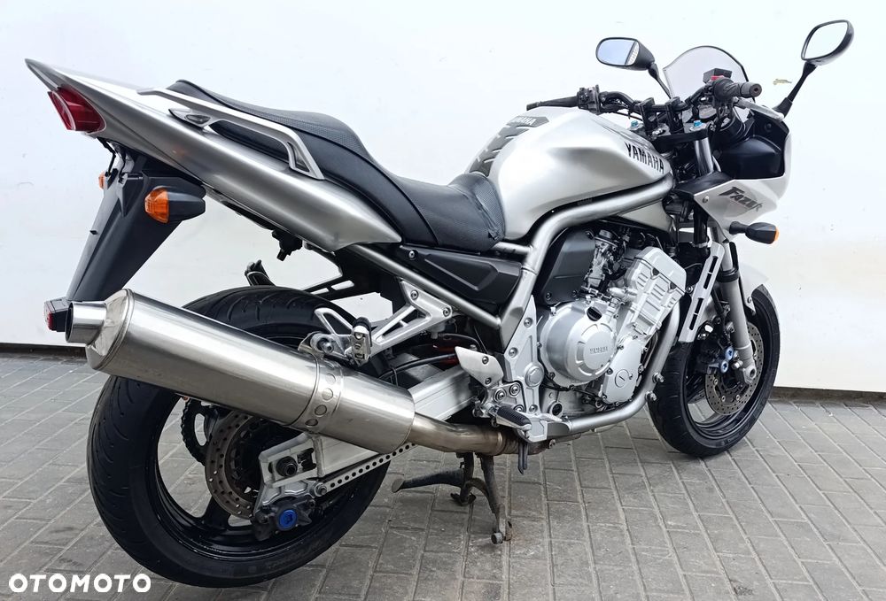 Yamaha FZS - 6