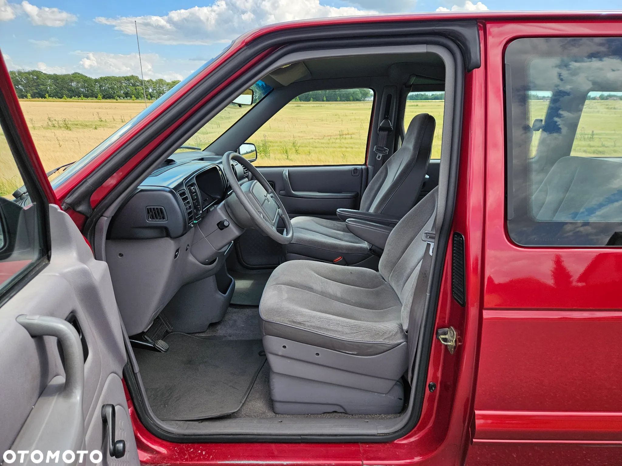 Plymouth Voyager - 16