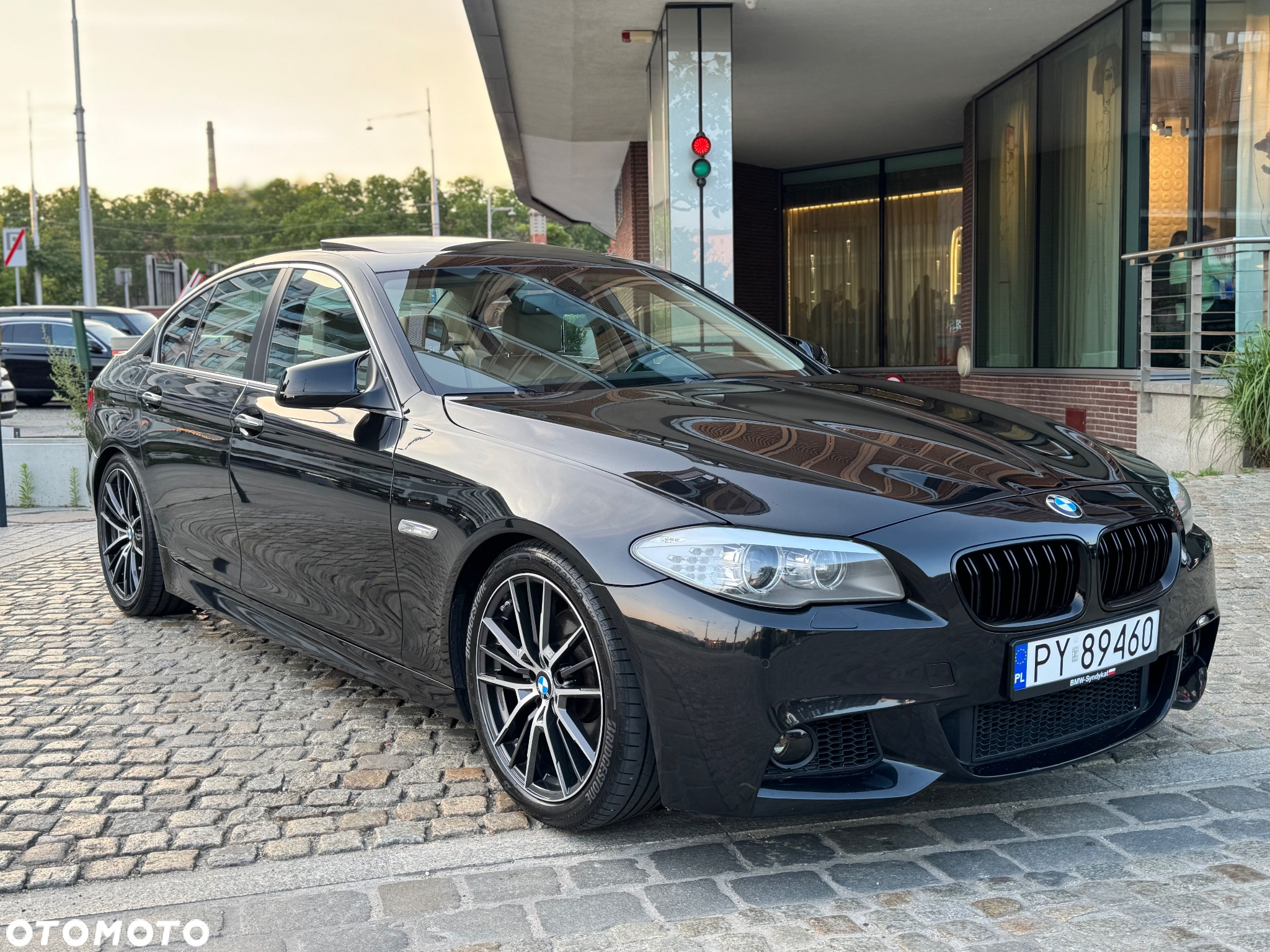 BMW Seria 5 528i Sport-Aut - 2
