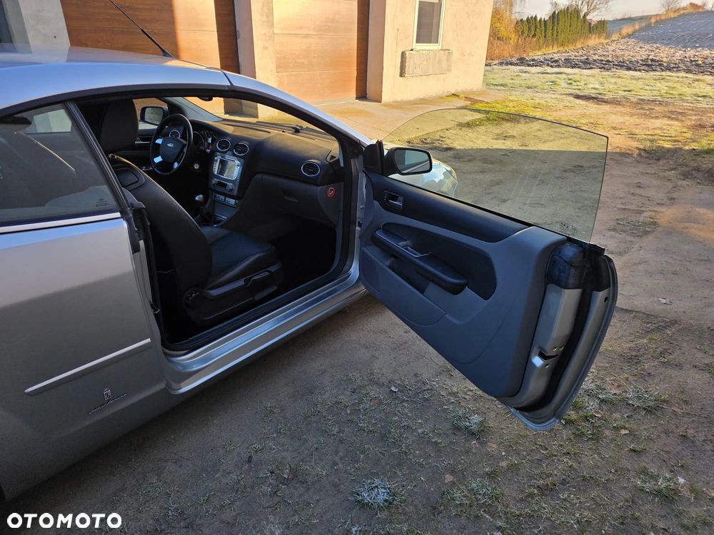 Ford Focus 2.0 16V Titanium - 14