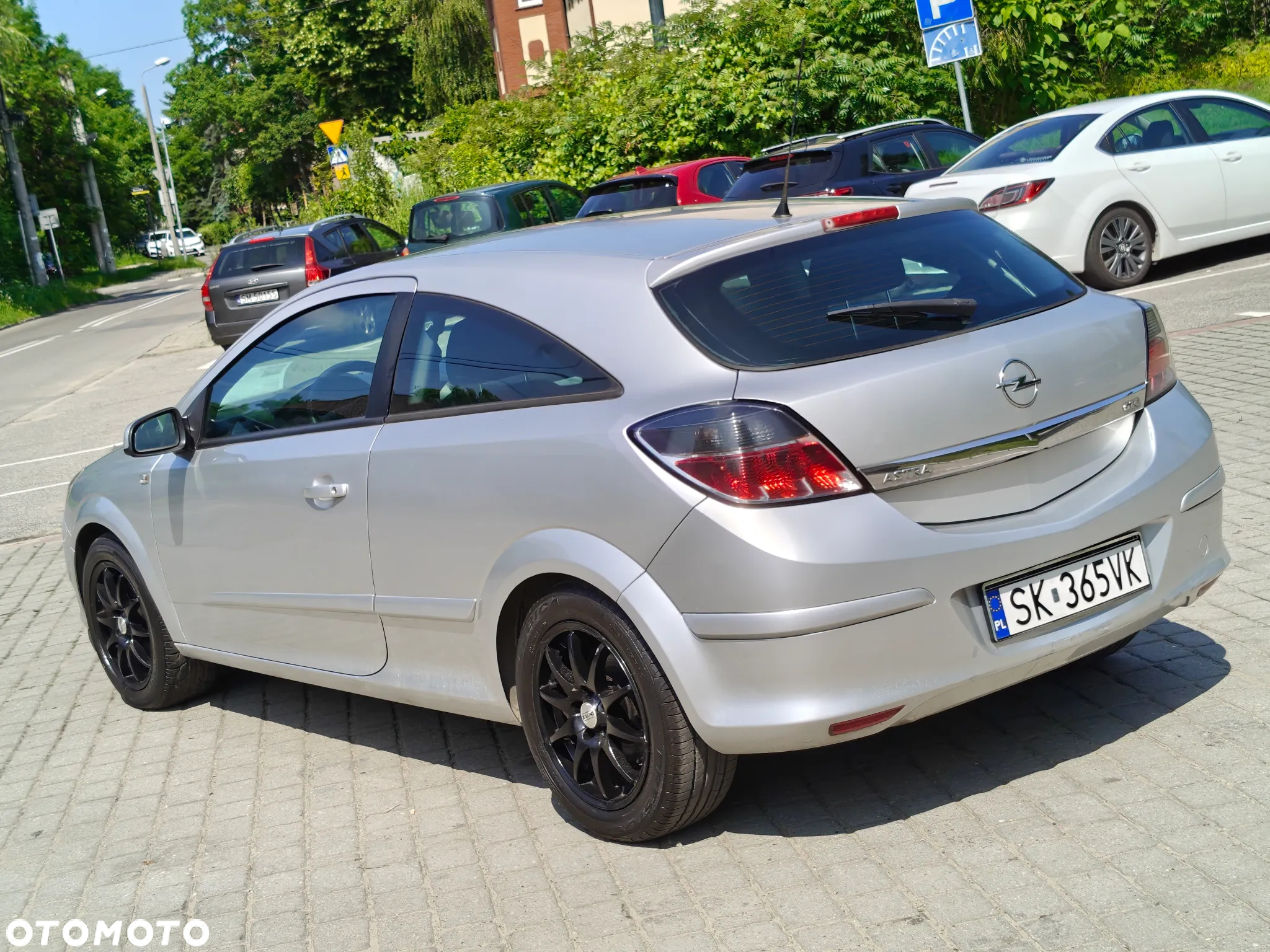 Opel Astra GTC 1.6 Cosmo - 13