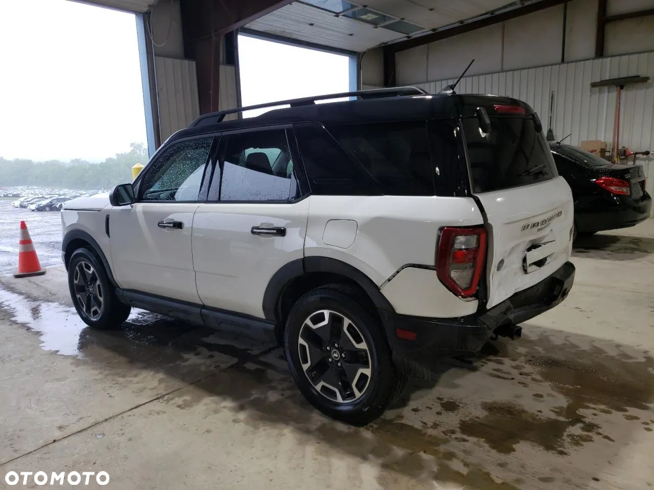 Ford Bronco - 3