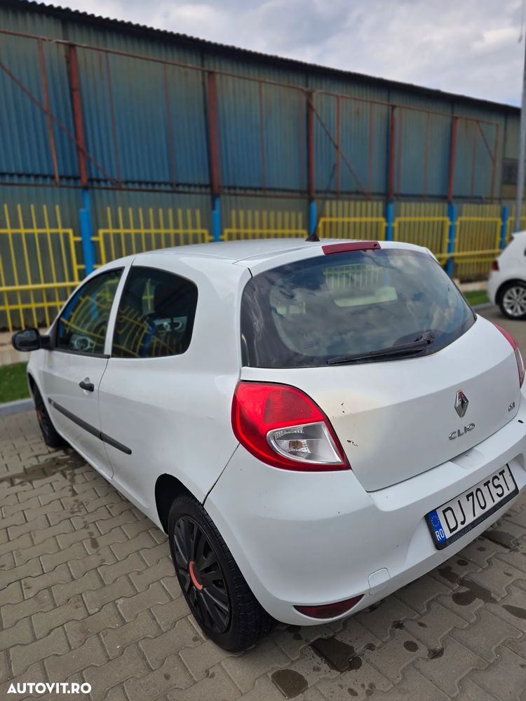 Renault Clio III 1.5 dCi Dynamique - 8