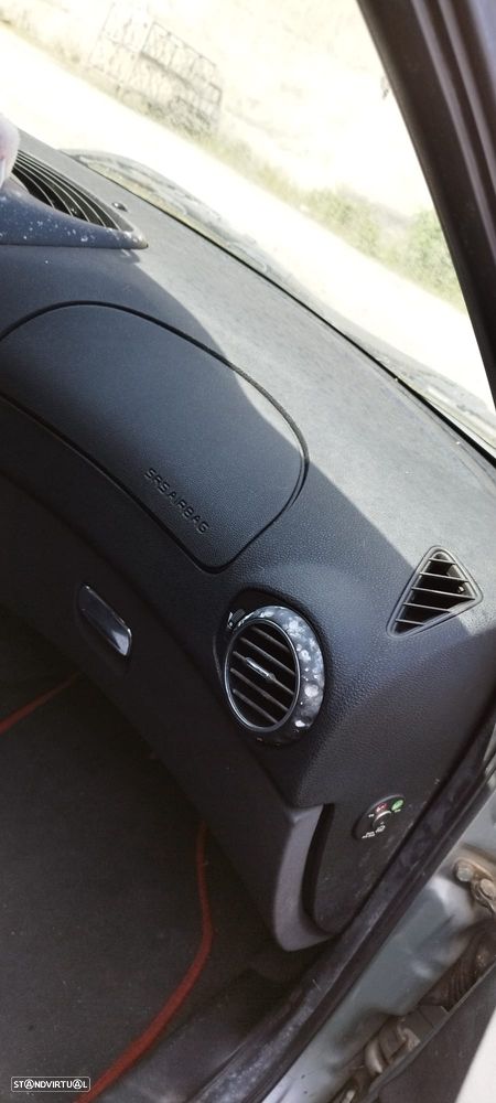Alfa Romeo 147 1.6 TS Distinctive - 6