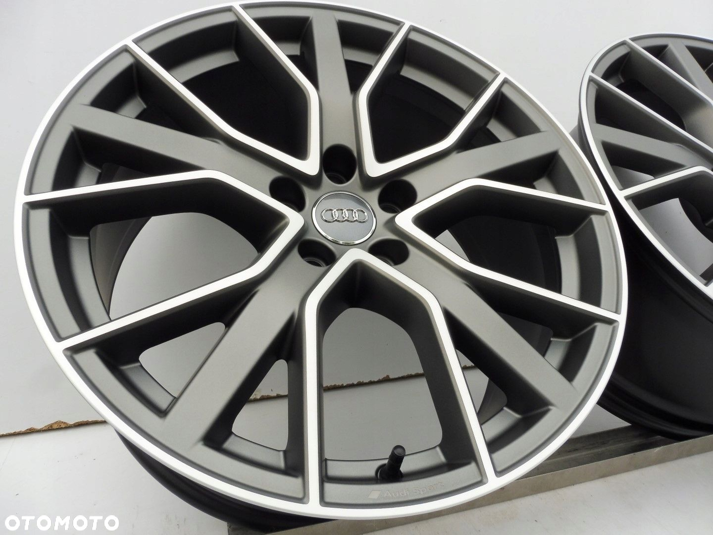 Felgi Audi A4 B9 8W0601025DH - 2