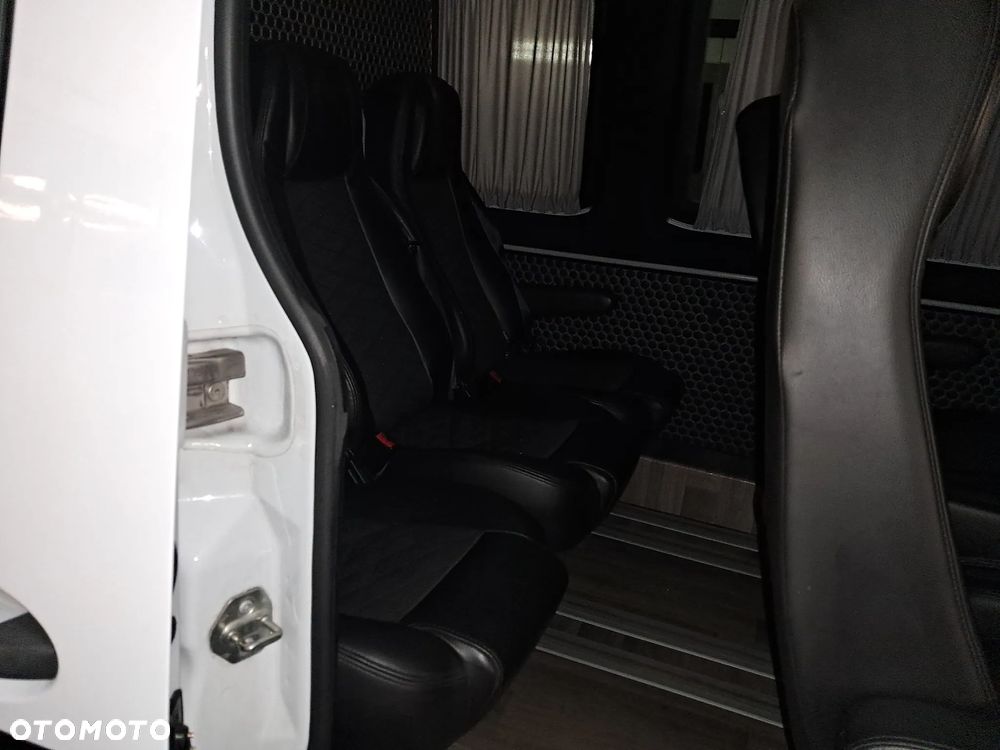 Mercedes-Benz Sprinter 907.221 - 18