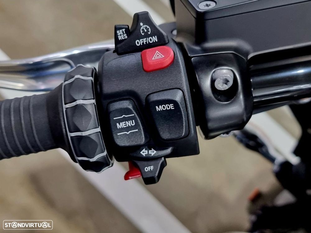 BMW R 18 18 B Manhattan Metallic mate - 12