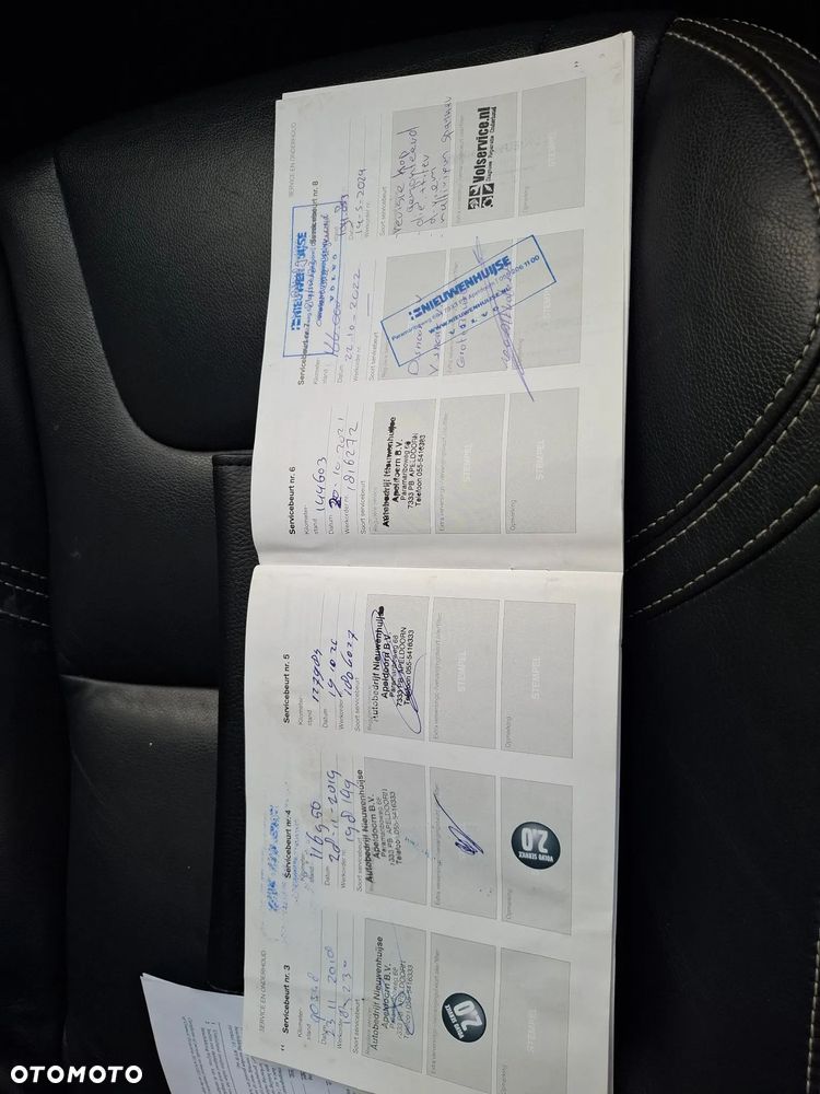 Volvo V60 D6 AWD Plug-in Hybrid R-Design Summum - 3