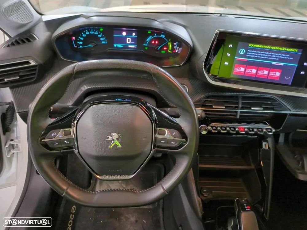 Peugeot 208 - 8