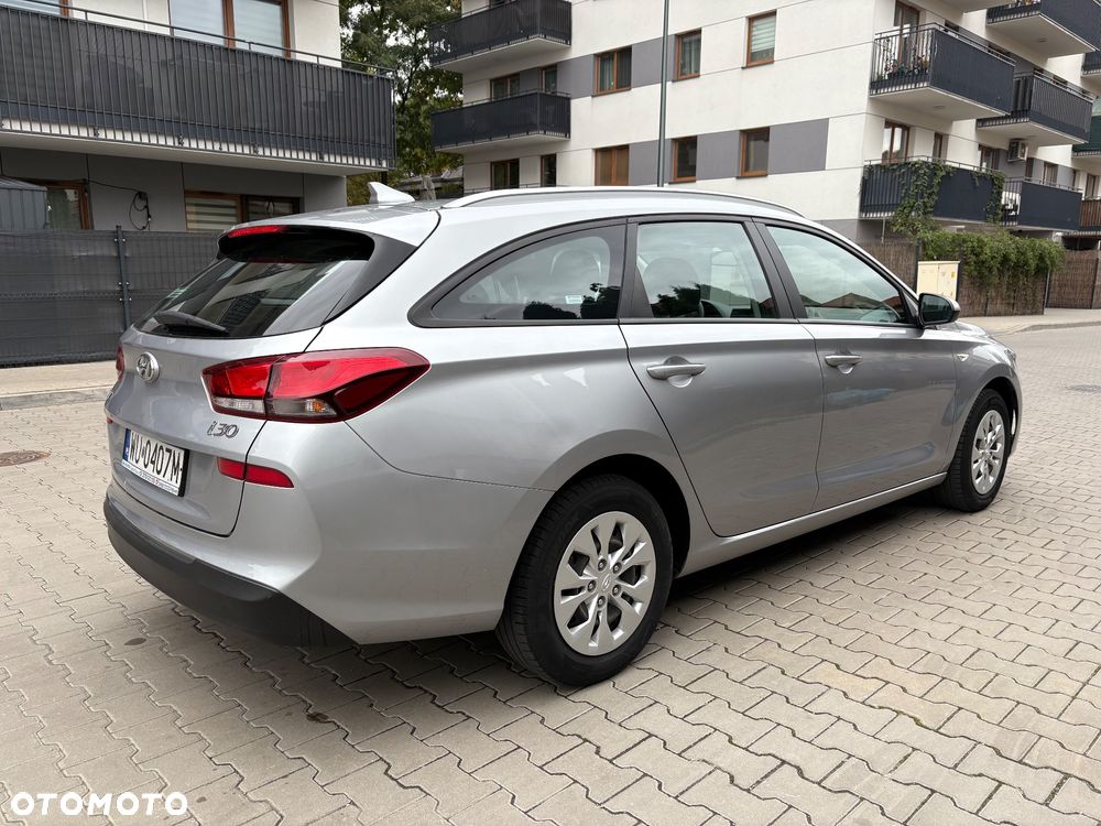 Hyundai i30 1.5 DPI Classic + - 7