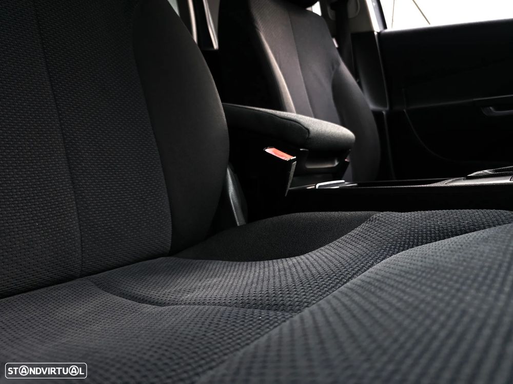 VW Passat Variant 1.6 TDI Confortline BlueMotion - 48