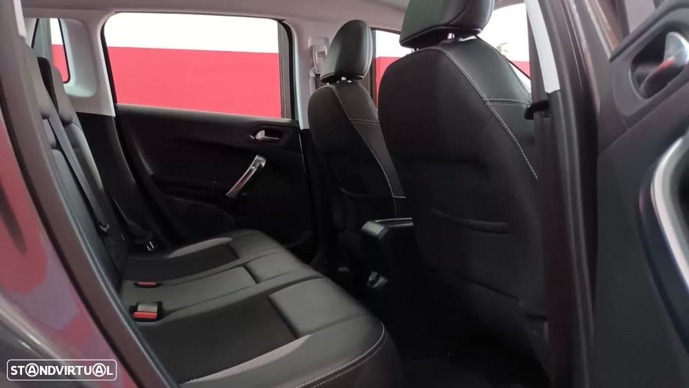 Peugeot 2008 1.2 PureTech Allure - 54