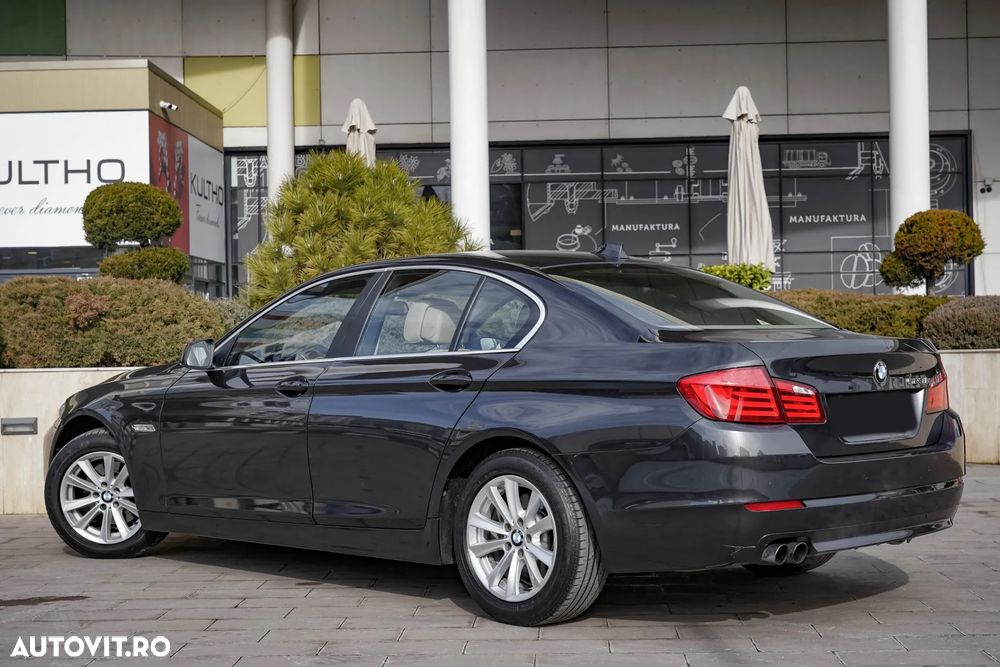 BMW Seria 5 523i Sport-Aut. - 12