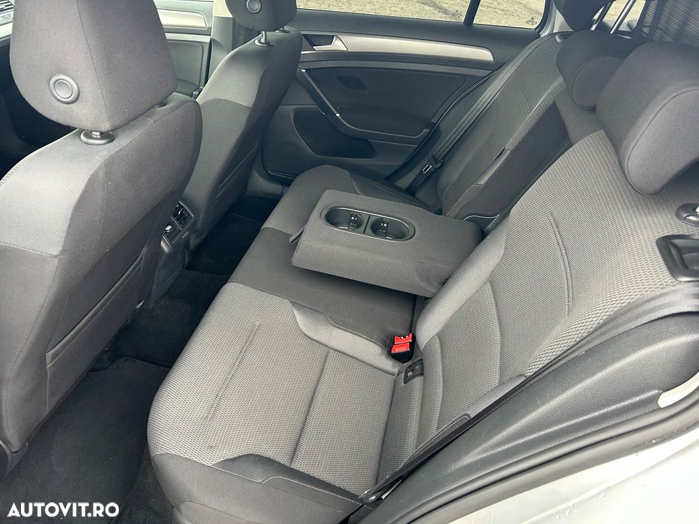 Volkswagen Golf 1.6 TDI DPF DSG BlueMotion Technology Comfortline - 11