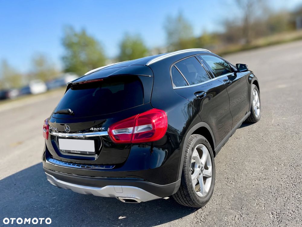 Mercedes-Benz GLA 250 4Matic 7G-DCT Urban - 14