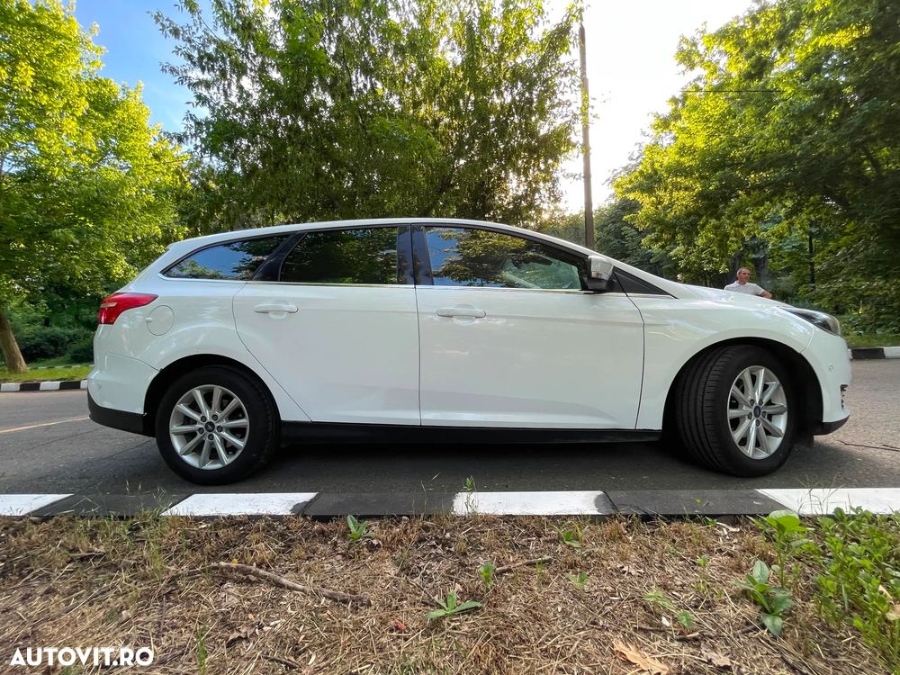 Ford Focus 1.5 TDCi Powershift Titanium - 12