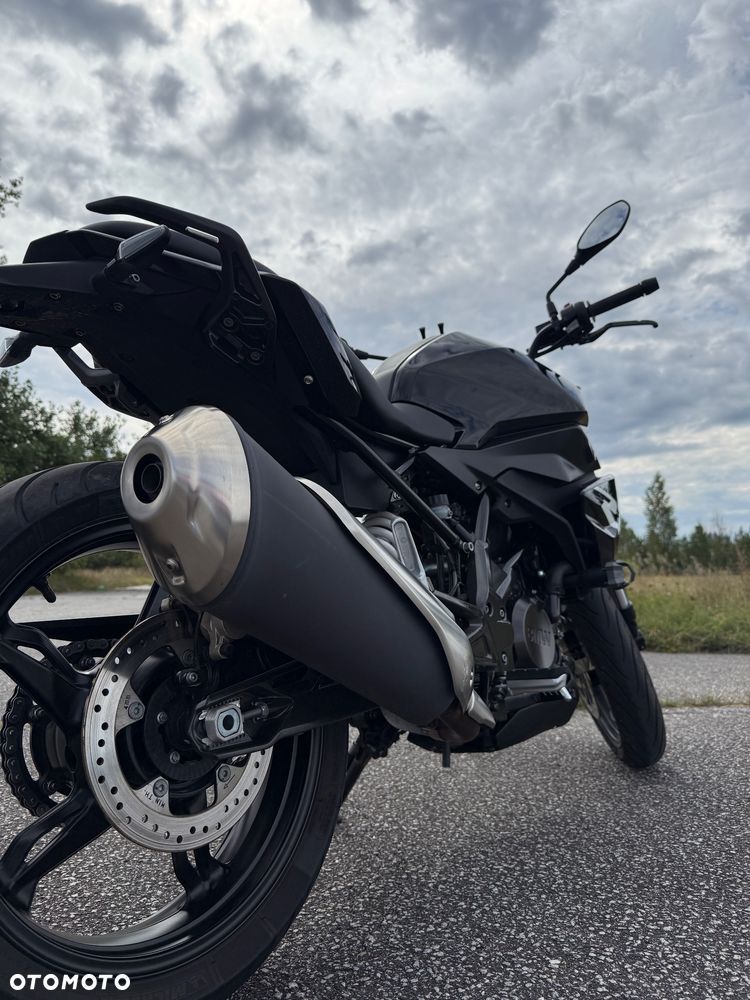 BMW G - 7