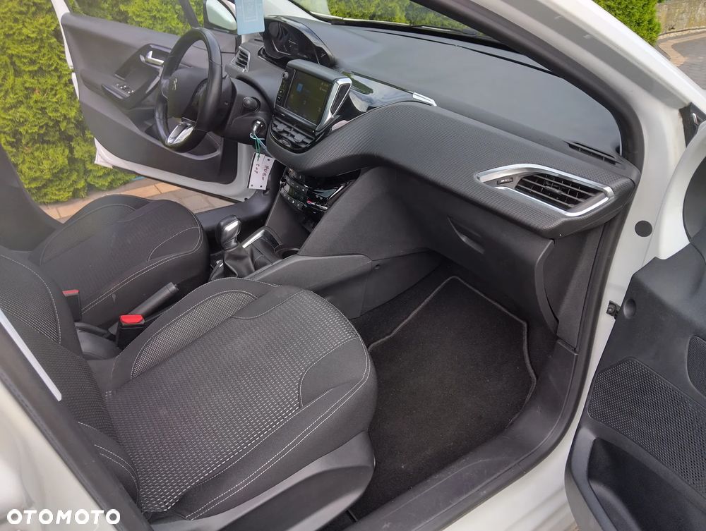 Peugeot 208 PureTech 82 Start & Stop Style - 28