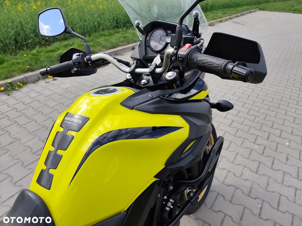 Suzuki V-STROM - 10